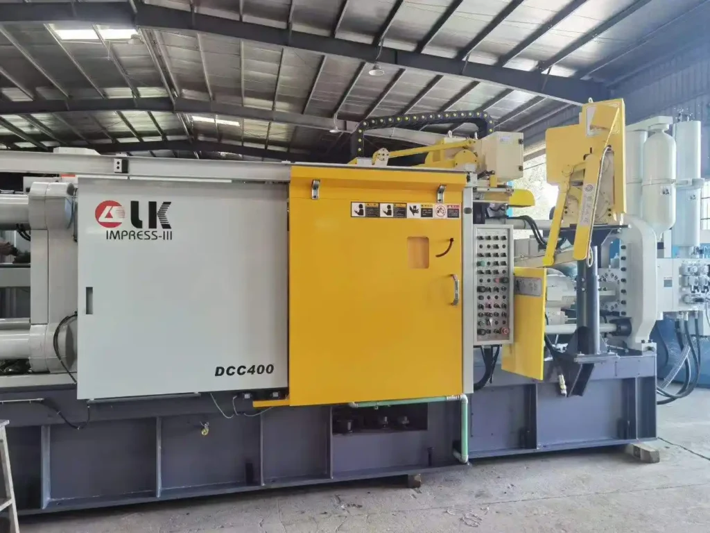aluminum die casting production line with cold chamber machine and robotic arm